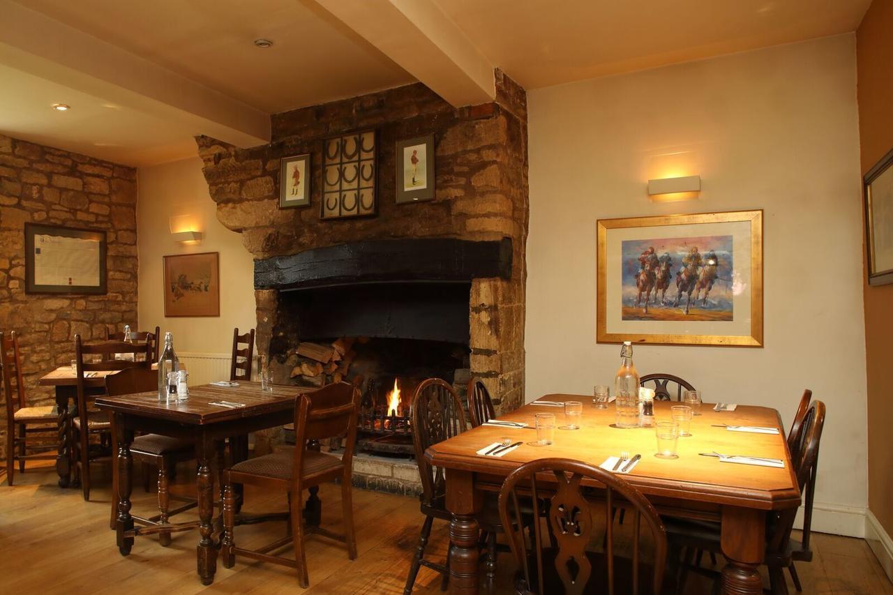 Horse And Groom Moreton-in-Marsh ภายนอก รูปภาพ